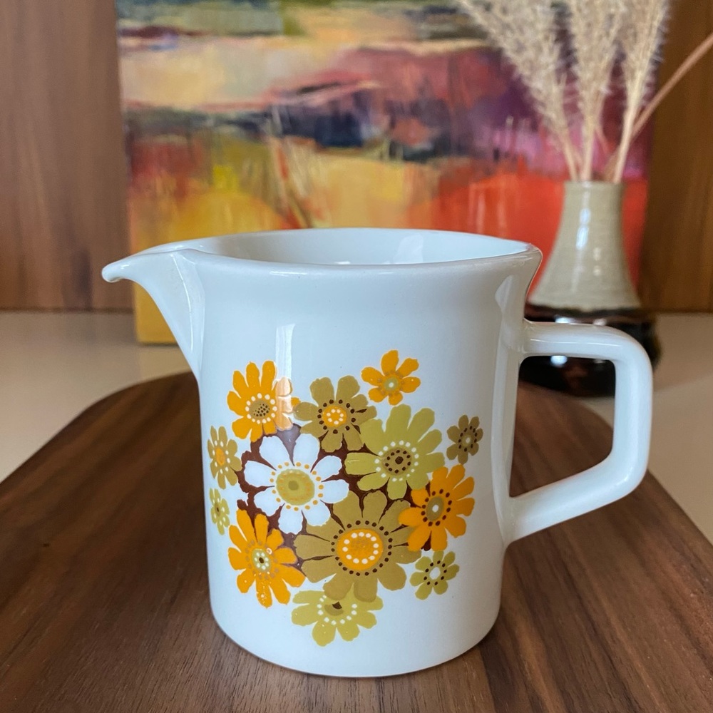 🏴 Vintage MCM Fiesta Daisy 70s Johnson Brothers Ceramic Creamer Retro